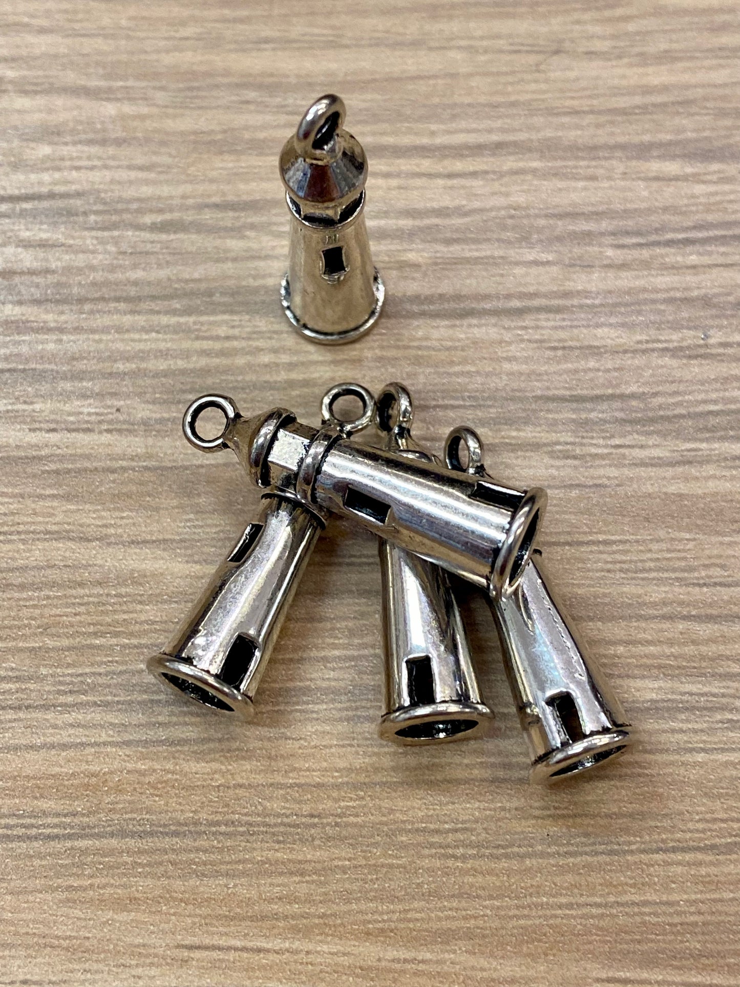 Charms - sølvfarget fyrtårn 5 stk pr.pk