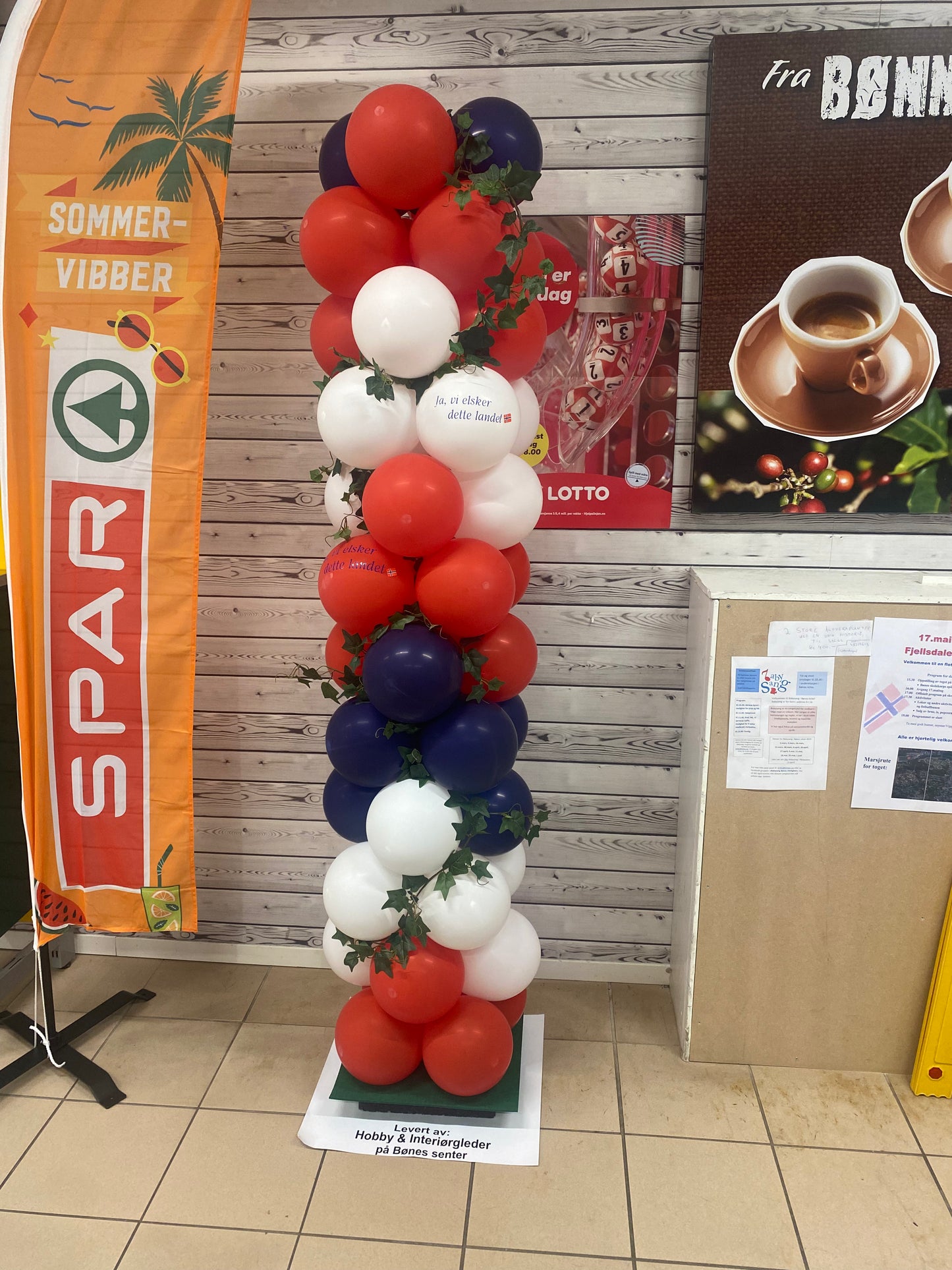 Vi tilbyr ballongsøyler, ballongbuer, ballongringer m.m. Pris vil variere.