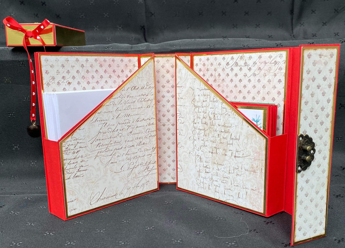 Hobbypakke/ hobbykit « Boks til konvolutter og kort/ gavelapper marsipan /sjokolade  »